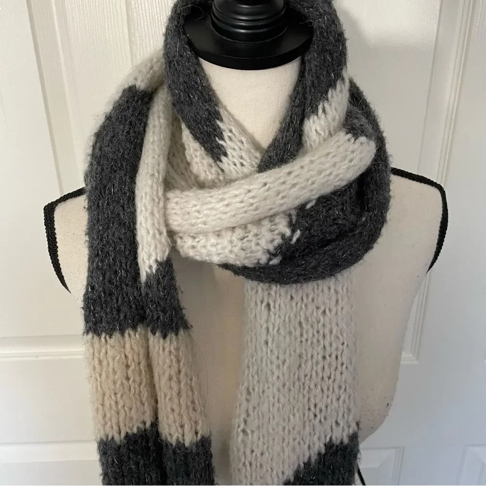 Gap Hand Knit Acrylic Wool Nylon Alpaca Blend Winter Scarf, Charcoal & Cream